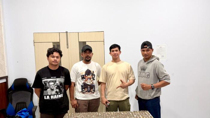 Sejumlah barang bukti narkoba jenis ganja hasil sitaan Unit I Satuan Reserse Narkoba (Satresnarkoba) Polres Ternate, selain barang bukti polisi juga mengamankan seorang pria saat ini sedang menjalani pemeriksaan di Polres Ternate, Selasa (9/6/2026).