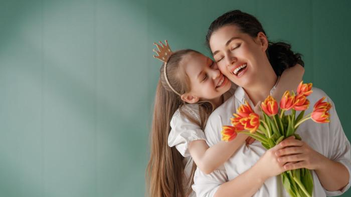 HARI IBU - Foto ilustrasi ibu dan anak. Foto diunduh dari canva.com, Senin (22/12/2025).