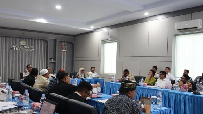 imigrasi ternate terima kunjungan dprd halsel