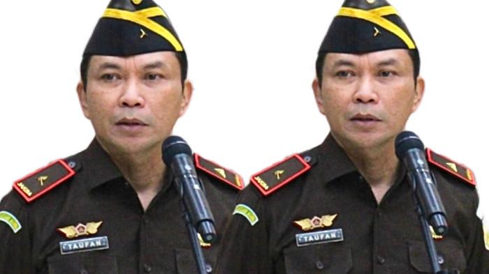 JABATAN - Jaksa Utama Madya, Taufan Zakaria, kini dipercaya Jaksa Agung Sanitiar Burhanuddin jabat Kepala Kejaksaan Tinggi Maluku Utara, Selasa (30/9/2025).