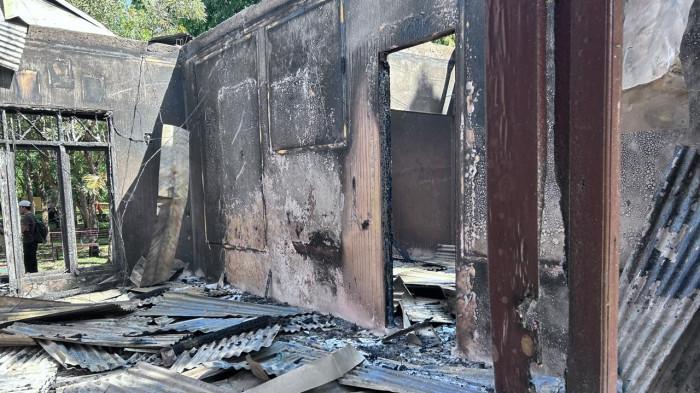 KEBAKARAN - Salah satu ruang di SMA Negeri 7 Ternate yang ludes terbakar pada Selasa (5/5/2026) sekitar pukul 22.30 WIT. Foto dari Dikbud Maluku Utara.