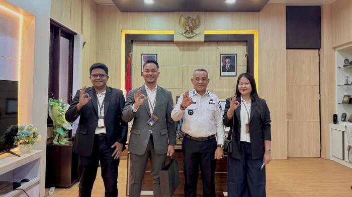 KOLABORASI - Kolaborasi PT PLN (Persero) Unit Layanan Pelanggan (ULP) Namlea dengan Pemerintah Kabupaten Buru dalam mendukung peningkatan kualitas layanan publik melalui Program 100 %  Meterisasi Penerangan Jalan Umum (PJU).