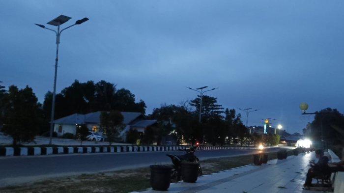 LAMPU JALAN - Titik Lokasi Lampu Jalan Padam depan Jogging Track Bobong Kabupaten Pulau Taliabu. Dari jumlah tersebut, 12 titik berada di jalur tengah depan rumah jabatan Bupati Pulau Taliabu, sementara 11 titik lainnya padam di sepanjang kawasan jogging track Bobong, Selasa (17/2/2026).