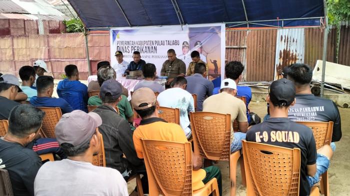 PELAYANAN: Dinas Perikanan Pulau Taliabu Buka Pelayanan Pengurusan Izin Dokumen Kapal Tangkap Nelayan di Kecamatan Lede.