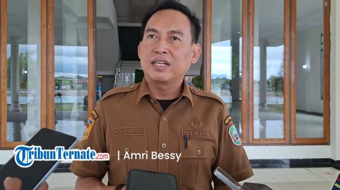 STATEMENT: Sekkab Halmahera Timur Ricky Chairul Richfat saat bersedia diwawancarai awak media, Rabu (25/2/2026). Pada kesempatan itu ia meminta para Pimpinan OPD untuk bersedia kalau diwawancarai wartawan