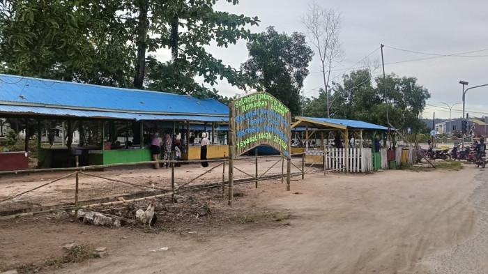 RAMADAN - Pemkab Pulau Taliabu Maluku Utara Buat Pasar Malam Jadi Lokasi Pasar Ramadan. Pantauan Tribunternate.com, pasar tersebut mulai ditata oleh Dinas Perindagkop Pulau Taliabu. Area pasar dikelilingi pagar bambu, dengan pintu masuk bertuliskan ucapan selamat datang dan sambutan ibadah puasa, Selasa (17/2/2026).