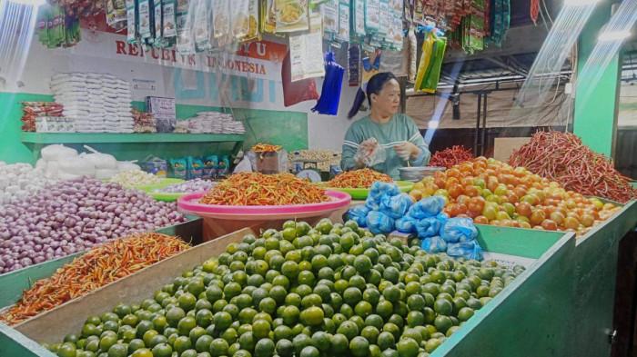 BARITO - Pedagang barito di pasar Higienis dan Barito Bahari Berkesan di Kelurahan Gamalama, Kecamatan Ternate Tengah, Kota Ternate terpantau mengalami fluktuasi, Jumat (5/6/2026).