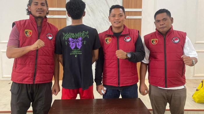 NARKOBA - Direktorat Reserse Narkoba (Ditresnarkoba) Polda Maluku Utara amankan seorang pemuda berinisial MAG alias Gilan (21), warga Kelurahan Maliaro, Kecamatan Ternate Tengah, Kota Ternate, Selasa (2/6/2026). Ia diduga menyalahgunakan narkotika jenis tembakau sintetis.