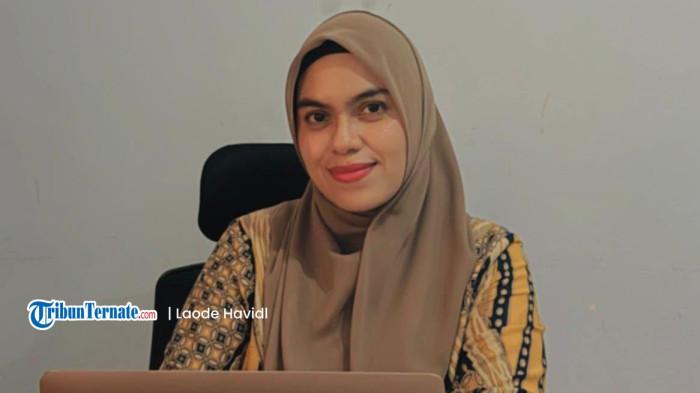 ATURAN: Kepala ULP/UKPBJ Pemkab Pulau Taliabu Ritma Tri Astuti saat bersedia diwawancarai Tribunternate.com, Kamis (18/12/2025). Pada kesempatan itu ia mengatakan pemerintah daerah resmi terbitkan percepatan RUP dan percepatan pelaksanaan tender 2026