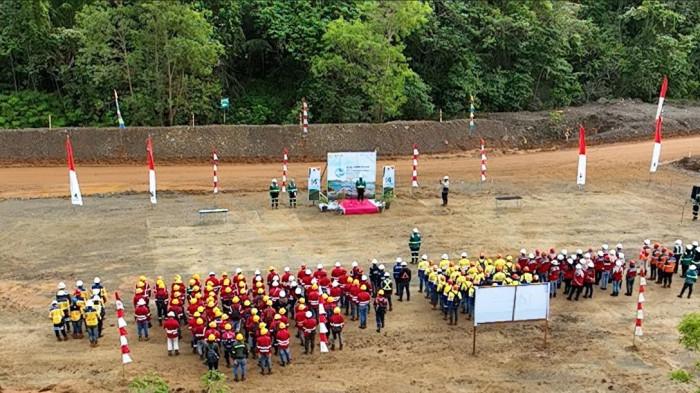PT Nusa Karya Arindo dengan resmi membuka kegiatan memperingati Hari Lingkungan Hidup sedunia tahun 2026 sekaligus perayaan HUT ke 14 NKA melalui apel bersama di areal operasional Site Moronopo Halmahera Timur, Sabtu (6/6/2026).