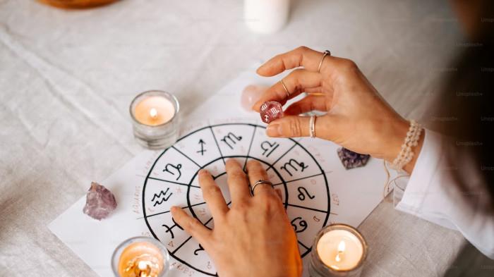 RAMALAN ZODIAK - Ilustrasi ramalan zodiak. Foto diunduh dari unsplash.com, Selasa (6/1/2026).