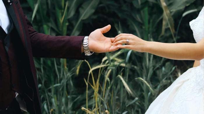 ramalan zodiak cinta sabtu 8 november 2025