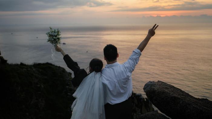 ramalan zodiak cinta selasa 27 januari 2026