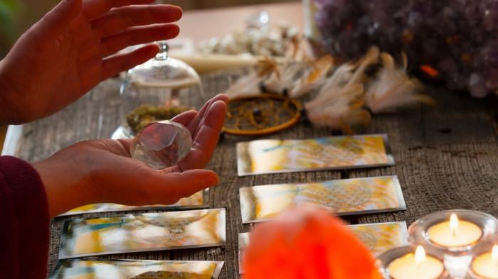 RAMALAN ZODIAK - Ilustrasi ramalan zodiak. Diunduh dari canva.com, Rabu (7/1/2026).