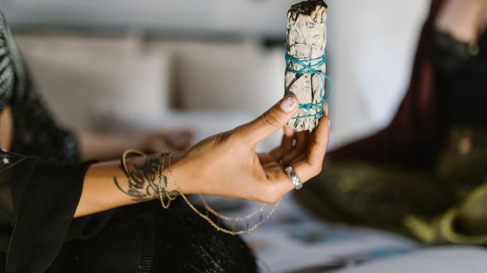 ramalan zodiak sabtu 8 november 2025