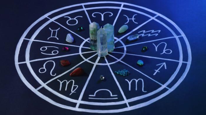 RAMALAN ZODIAK - Foto ilustrasi. Diunduh dari canva.com, Selasa (20/1/2026).