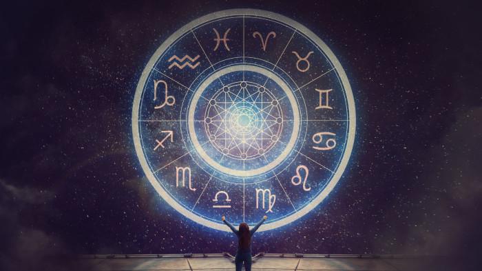 RAMALAN ZODIAK - Foto ilustrasi horoskop. Diunduh dari canva.com, Rabu (21/1/2026).