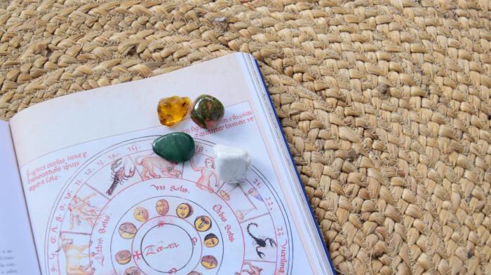 ramalan zodiak selasa 3 februari 2026