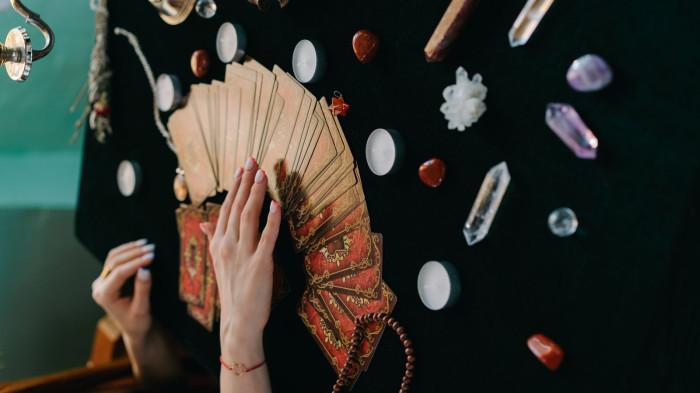 RAMALAN ZODIAK - Foto ilustrasi untuk ramalan zodiak. Diunduh dari canva.com, Selasa (30/9/3035).