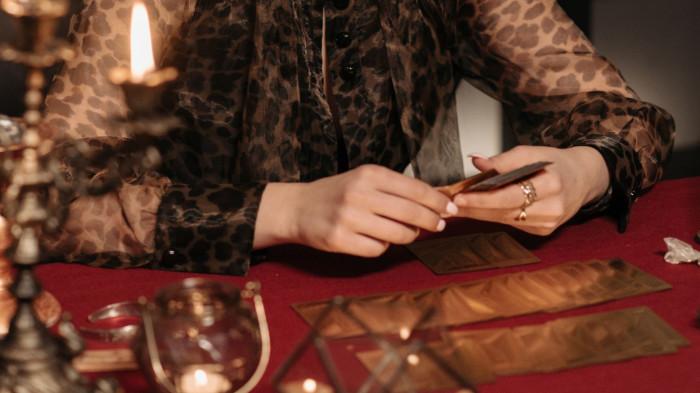 RAMALAN ZODIAK - Foto ilustrasi. Foto diunduh dari canva.com, Selasa (31/3/2026).