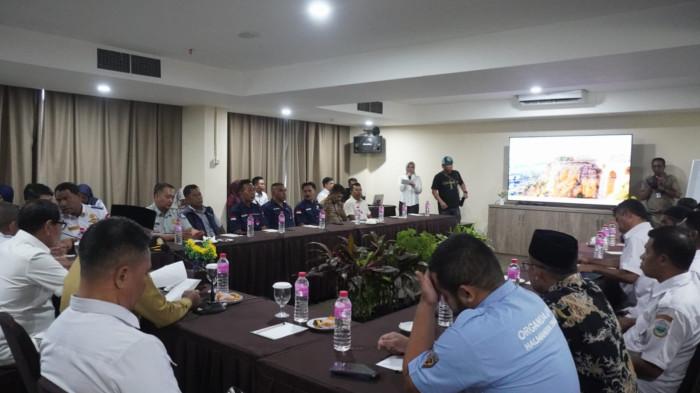 PEKERJA - Suasana Rapat Pimpinan Daerah DPD Organda Maluku Utara Tahun 2026 yang digelar di Lantai 3 Bela Hotel Ternate, Senin (25/5/2026).