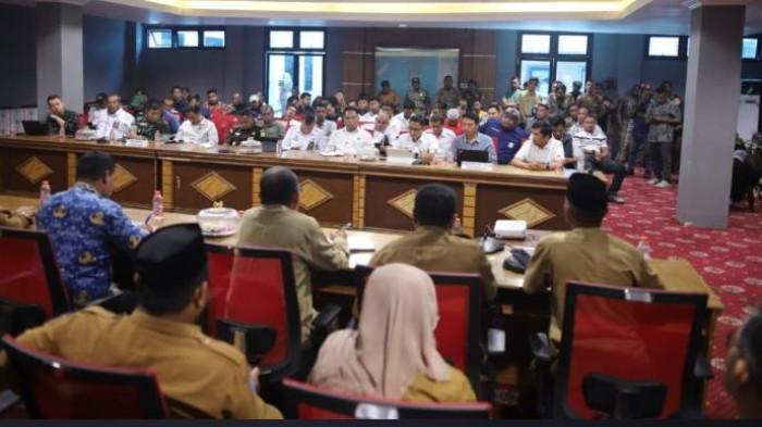 rapat penyampaian aspirasi terkait kelangkaan BBM_pemkab halteng