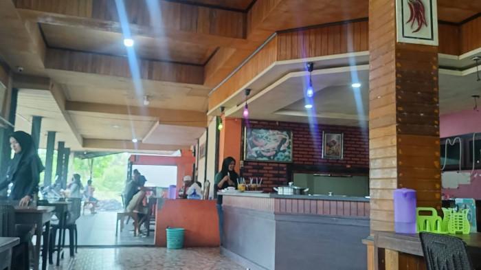 UMKM - Rumah makan Laduni, tempat favorit transit Pelintas Sofifi-Tobelo di Desa Barumadehe, Kecamatan Kao Teluk, Kabupaten Halmahera Utara.