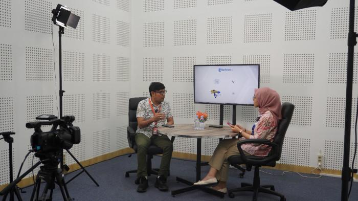 TAMU TRIBUN - Kepala Dinas PUPR Kota Ternate Rus'an Taib sebagai narasumber di podcast Tamu Tribun - Tribun Ternate, Jumat (7/11/2025).