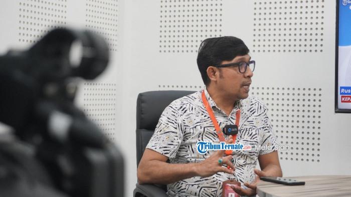 TAMU TRIBUN - Kepala Dinas PUPR Kota Ternate Rus'an Taib sebagai narasumber di podcast Tamu Tribun - Tribun Ternate, Jumat (7/11/2025).