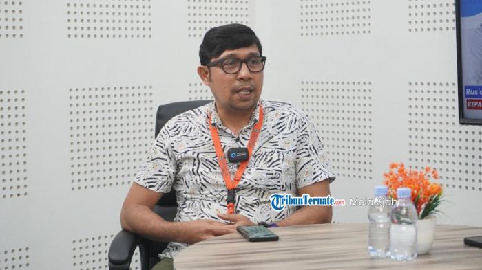 TAMU TRIBUN - Kepala Dinas PUPR Kota Ternate Rus'an Taib sebagai narasumber di podcast Tamu Tribun - Tribun Ternate, Jumat (7/11/2025).