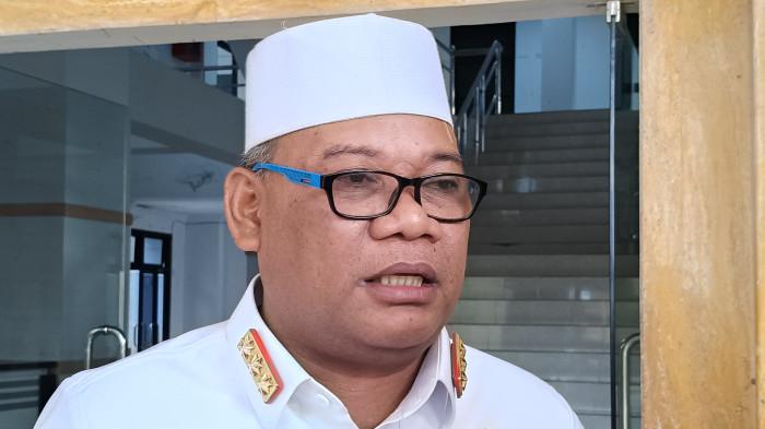 KINERJA - Sekretaris Daerah Maluku Utara, Samsudin A. Kadir, menegaskan pentingnya disiplin OPD dalam menjalankan program kerja sesuai jadwal. Ia mengingatkan keterlambatan pelaksanaan kegiatan dapat mempengaruhi penyerapan anggaran dan capaian kinerja daerah, Senin (23/2/2026).
