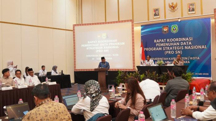 Sekprov Maluku Utara Samsuddin A Kadir di Rapat Koordinasi Pemenuhan Data Program Strategis Nasional (Pro SN), di Gamalama Ballroom Bela Hotel Ternate, Rabu (20/5/2026).