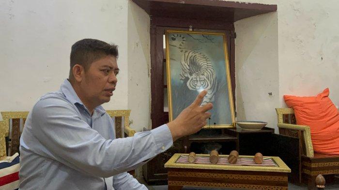 LIPUTAN WISATA - Sekretaris Dinas Kebudayaan Kota Ternate sekaligus Kepala Museum Rempah dan Sejarah, Rinto Taib, ketika ditemui di Museum Rempah Ternate, Selasa (25/2/2025).