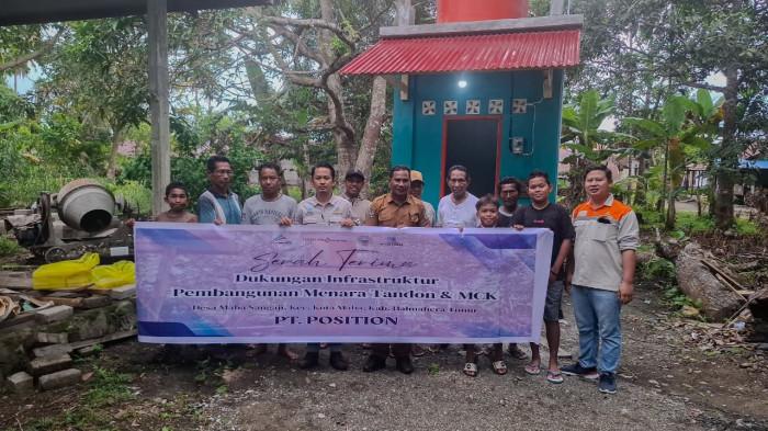 AIR BERSIH - Serah terima fasilitas sarana air bersih secara simbolis, program Pengembangan dan Pemberdayaan Masyarakat (PPM), PT Position di Halmahera Timur, Maluku Utara, Senin (29/12/2025).