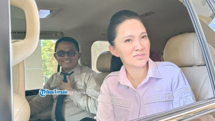 Gubernur Maluku Utara Sherly Laos bersama Kepala Dinas Pendidikan dan Kebudayaan Maluku Utara Abubakar Abdullah di suatu kesempatan.