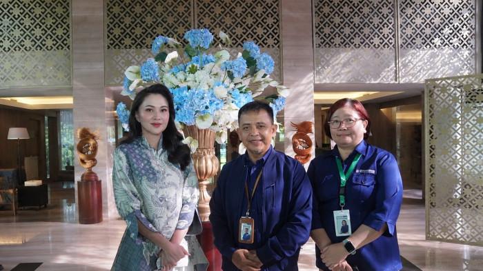 PROGRAM JKN - Foto bersama Gubernur Maluku Utara Sherly Laos, Deputi Direksi Wilayah X BPJS Kesehatan, dr. Mokhamad Cucu Zakaria, MHPM, AAAK serta Kepala BPJS Kesehatan Cabang Ternate, dr. Meryta Oktaviane Rondonuwu, AAK.