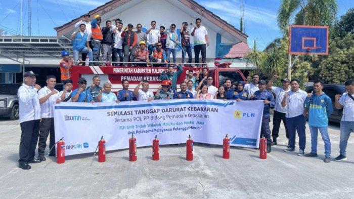 Unite PLN UP3 Masohi foto bersama usai menggelar simulasi tanggap darurat kebakaran
