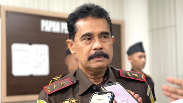 PEMERIKSAAN - Kepala Kejaksaan Tinggi Maluku Utara Sufari saat dikonfirmasi di Ternate, Senin (5/1/2026).