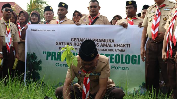 Sinergi Agama dan Lingkungan: Gerakan Pramuka Kemenag Malut Gelar Tanam Pohon Bersama