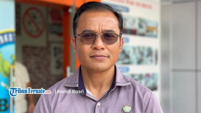 TEMUAN: Plt Kepala BNN Maluku Utara Kombes Pol Taryono Raharja ketika bersedia diwawancarai awak media disela-sela kerjanya, Kamis (4/12/2025).