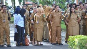ASN-Halmahera-Barat-Saat-Mengikuti-Apel-Di-Depan-Kantor-Bupati-Foto-Faisal.jpg