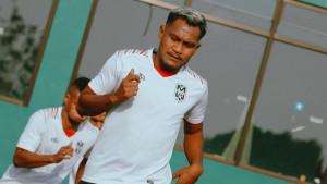 Bek-Malut-United-Safrudin-Tahar-pada-sesi-latihan-jelang-laga-melawan-Persis-Solo.jpg