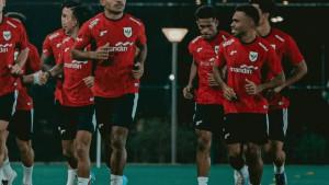 Bintang-Malut-United-Yakob-Sayuri-dan-Yance-Sauri-pada-sesi-latihan-bersama-Timnas-Indonesia.jpg