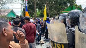 Demo-DPRD-Halmahera-Selatan.jpg