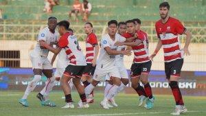 Duel-Madura-United-vs-Malut-United-di-Liga-1-2024-2025-kemarin.jpg