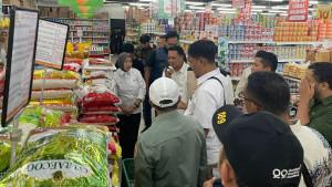 Harga-beras-Ternate-dipantau-Tim-Satgas-Pengendalian-Harga-Beras-dari-Bareskrim-Polri-dan-Bapanas.jpg