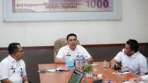 Kakanwil-Kemenkum-Malut-Budi-Argap-Situngkir-pada-sebuah-rapat-Jumat-1292025.jpg