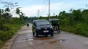 Kondisi-jalan-Bobong-Talo-di-Kecamatan-Taliabu-Barat-rusak.jpg