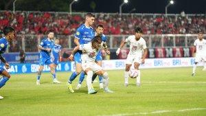 Laga-Malut-United-saat-berhadapan-Persib-Bandung.jpg
