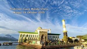 Masjid-Raya-Al-Munawwar-di-Kota-Ternate-Maluku-Utara.jpg